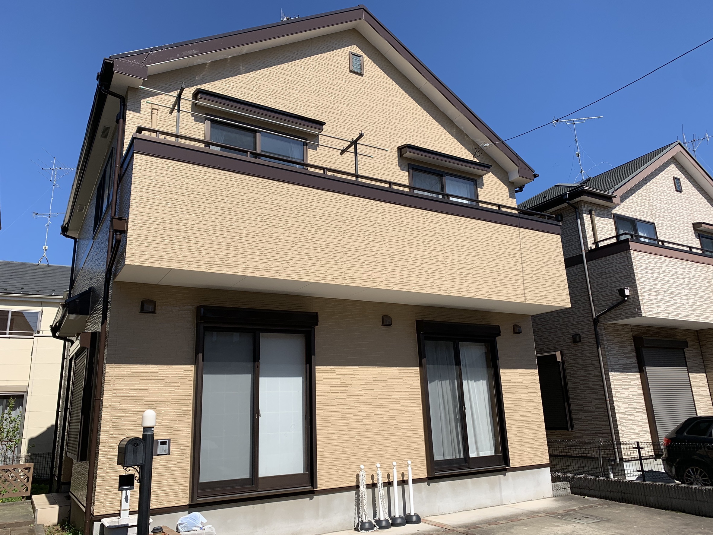 日高市T様邸　屋根、外壁塗装工事　ベージュ色で統一し外壁が明るくなりました。