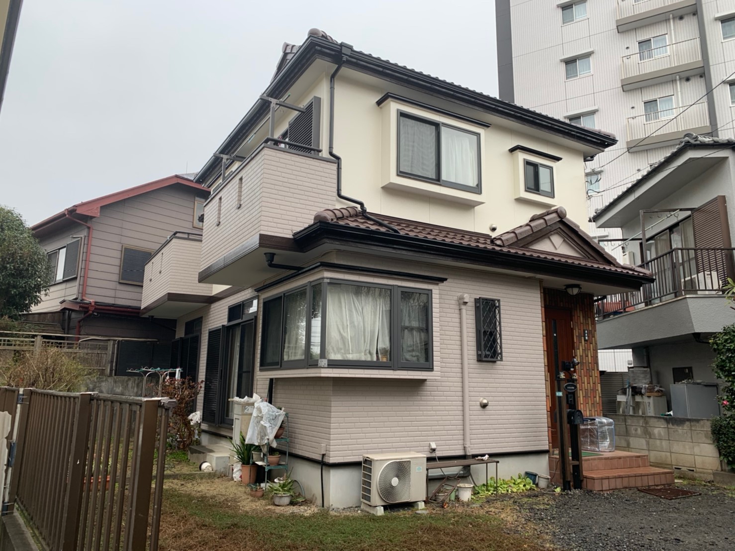 所沢市A様邸　屋根,外壁塗装工事　1Fを淡いベージュ色にして落ち着いたイメージになりました。