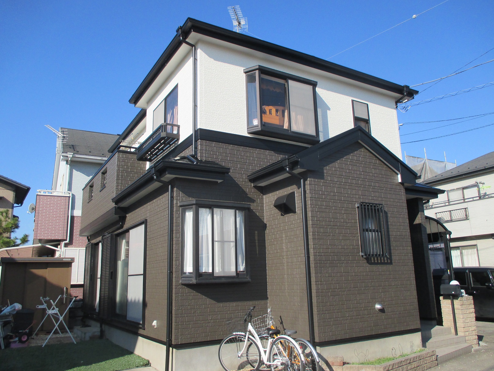 川越市I様邸　屋根、外壁塗装工事　１F、２Fをツートン3分艶塗装で分け落ち着いた仕上がりに