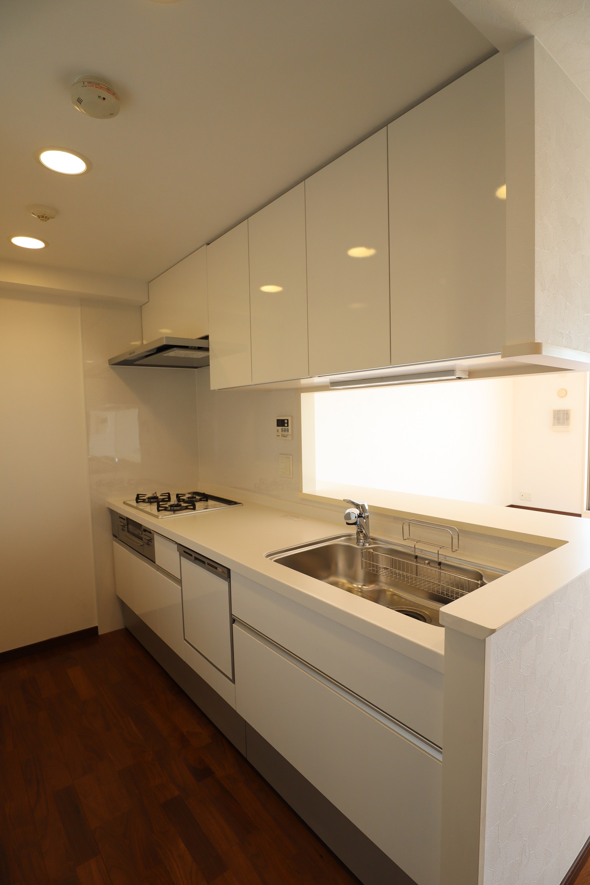 ふじみ野市O様邸　清潔感のあるオフホワイト色のシステムキッチンに交換しました。